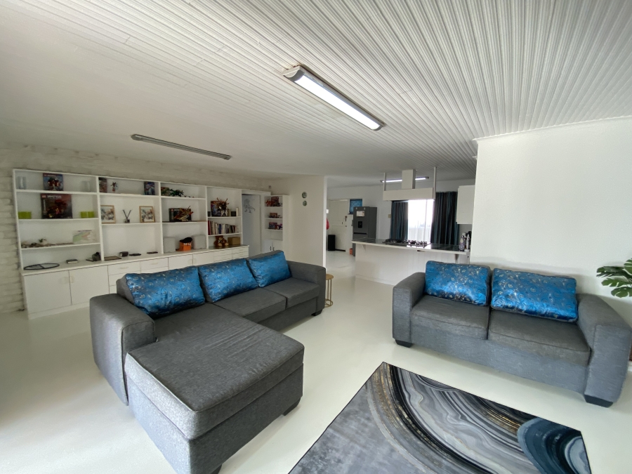 To Let 3 Bedroom Property for Rent in Kidds Beach Eastern Cape
